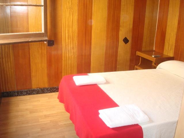 Hostel Turistic Castell Barcelone Extérieur photo