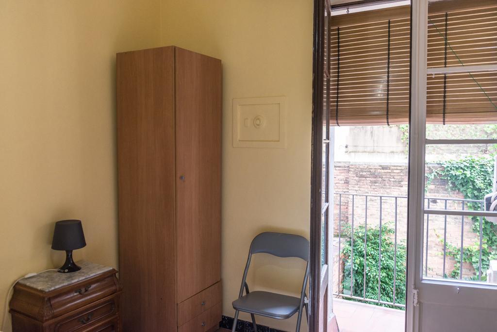 Hostel Turistic Castell Barcelone Extérieur photo