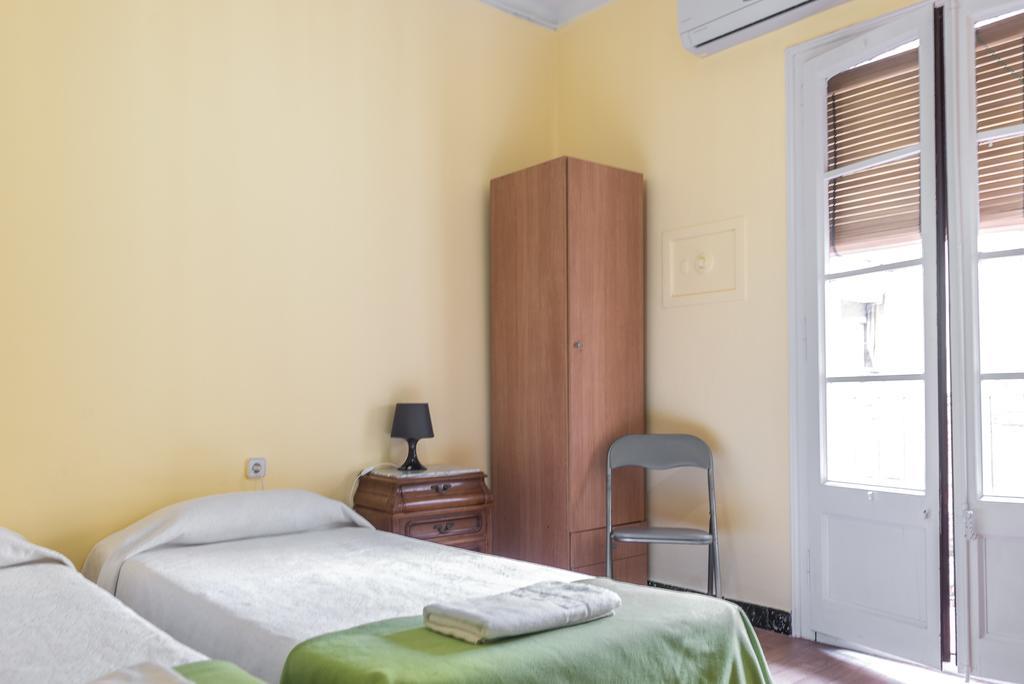 Hostel Turistic Castell Barcelone Extérieur photo
