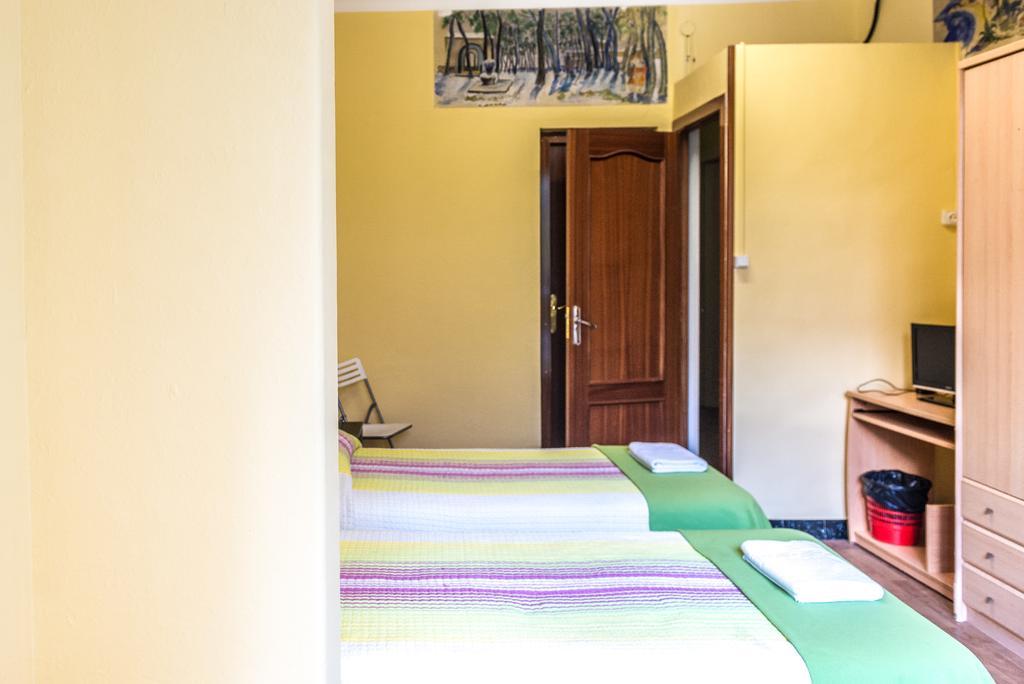 Hostel Turistic Castell Barcelone Extérieur photo