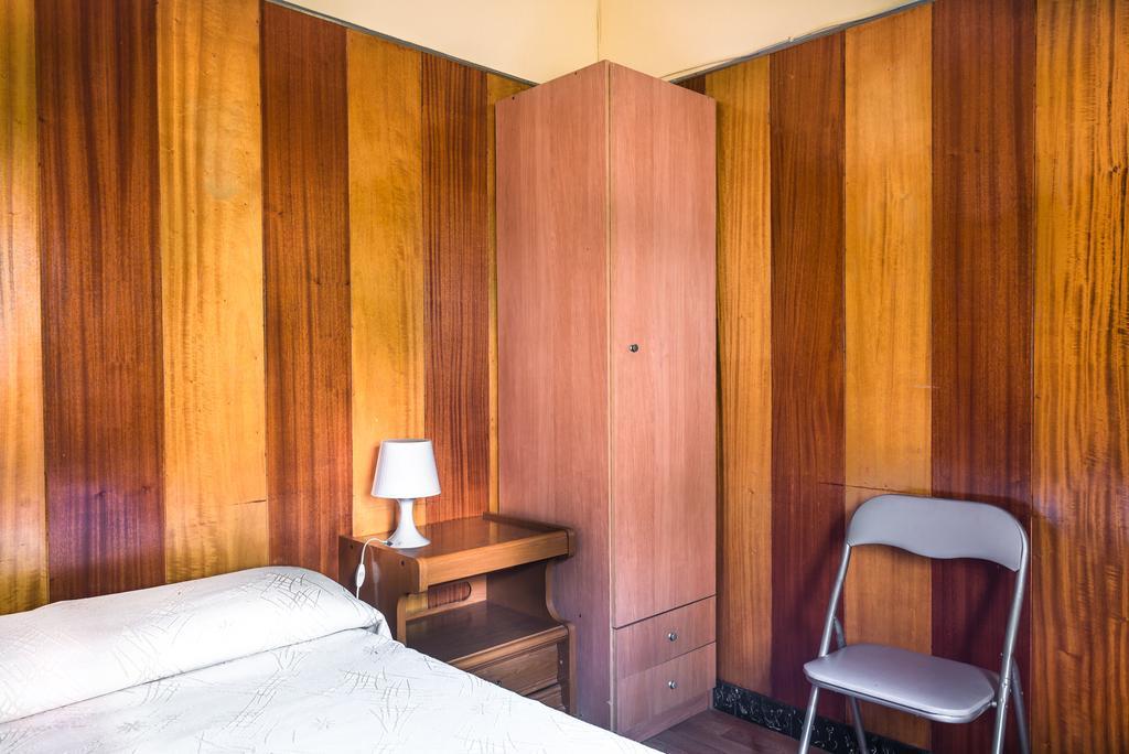 Hostel Turistic Castell Barcelone Extérieur photo