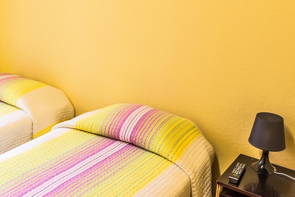 Hostel Turistic Castell Barcelone Extérieur photo