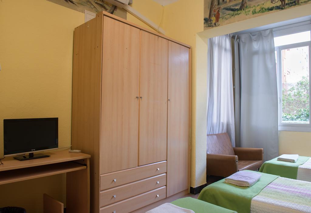 Hostel Turistic Castell Barcelone Extérieur photo