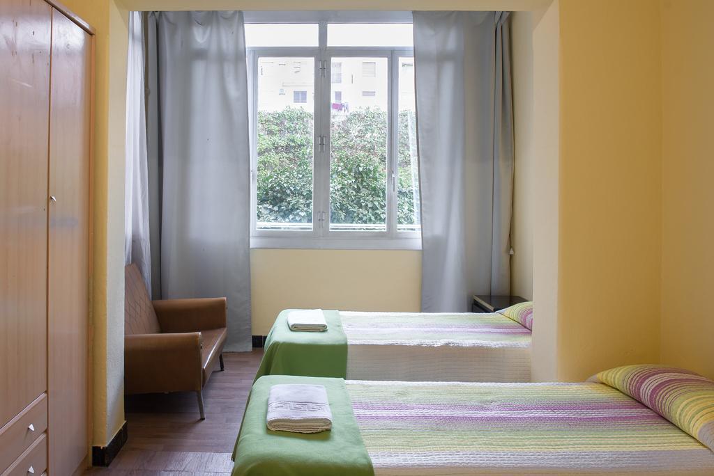 Hostel Turistic Castell Barcelone Extérieur photo
