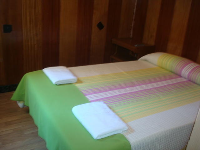 Hostel Turistic Castell Barcelone Extérieur photo