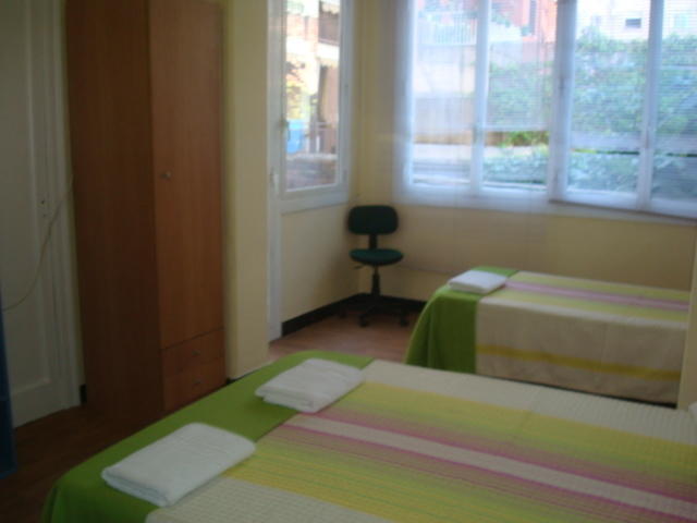 Hostel Turistic Castell Barcelone Extérieur photo