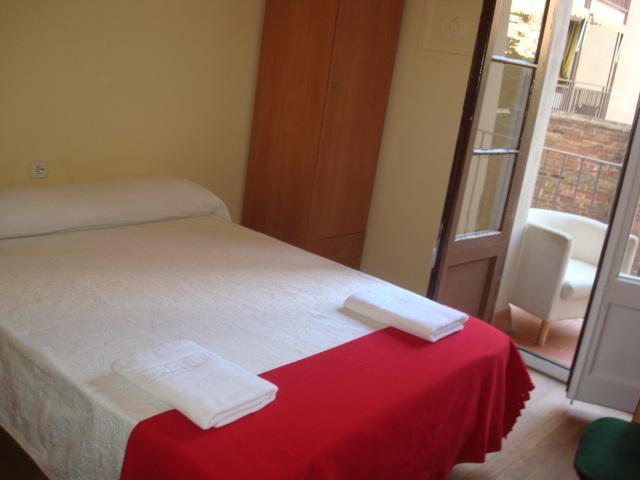 Hostel Turistic Castell Barcelone Extérieur photo