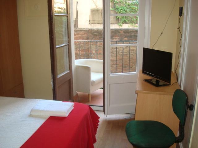 Hostel Turistic Castell Barcelone Extérieur photo