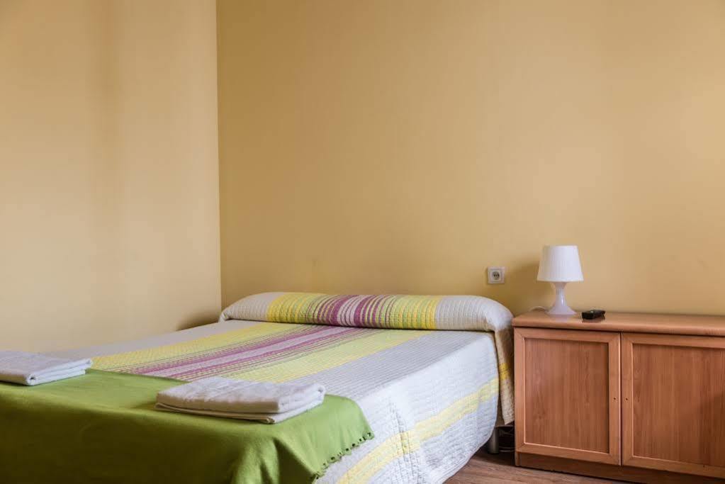 Hostel Turistic Castell Barcelone Extérieur photo
